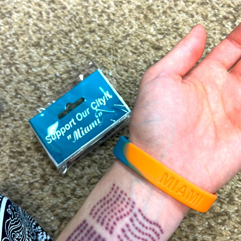 MIAMI livestrong bracelet